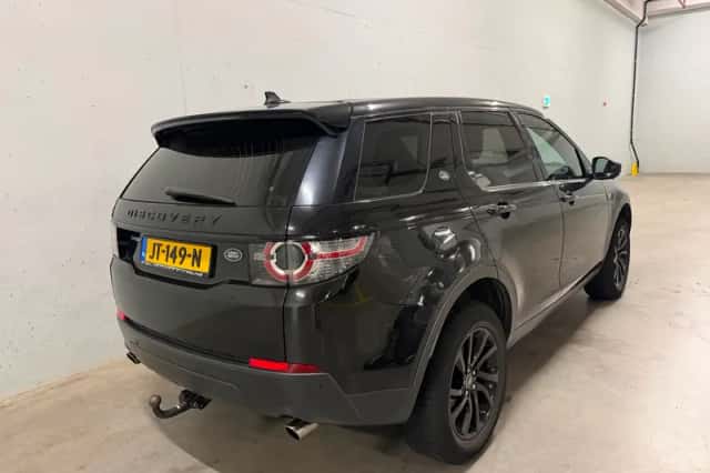 Land Rover Discovery Sport (2016) thumbnail 3