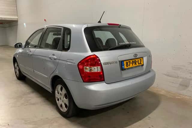 Kia Cerato (2004) thumbnail 2