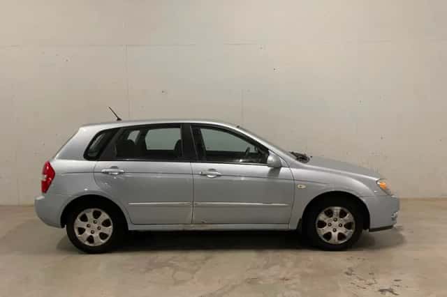 Kia Cerato (2004) thumbnail 5
