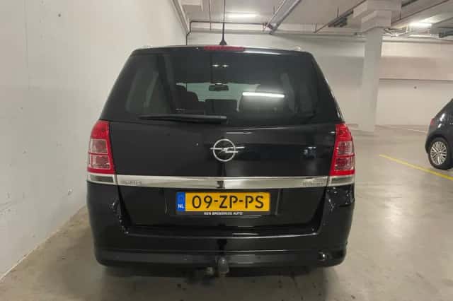 Opel Zafira (2008) thumbnail 3
