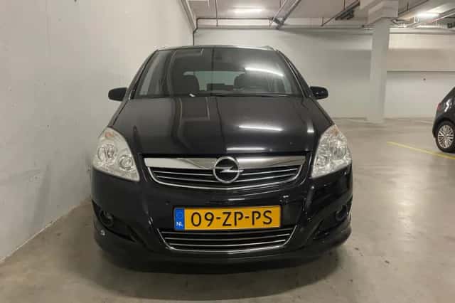 Opel Zafira (2008) thumbnail 4