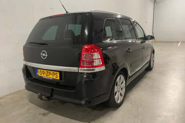 Opel Zafira (2008) thumbnail 5