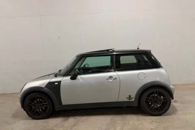 MINI Cooper (2002) thumbnail 2