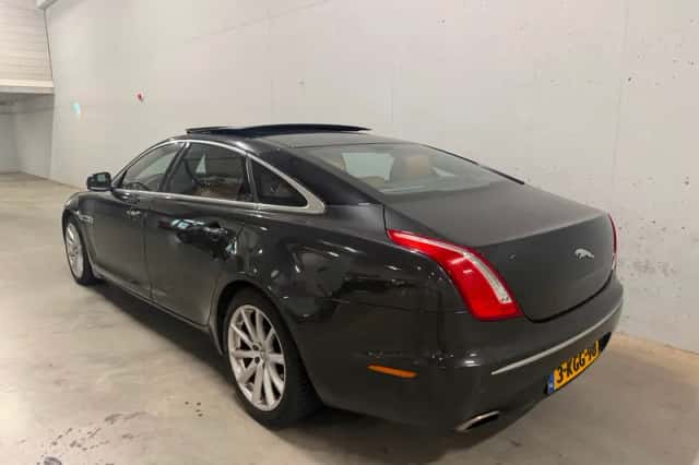 Jaguar XJ (2013) thumbnail 3