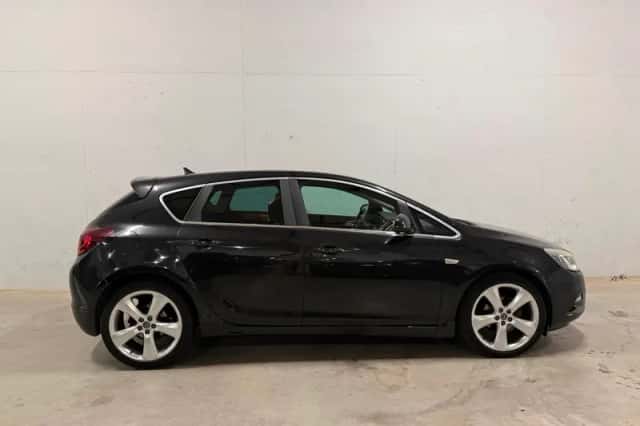 Opel Astra (2011) thumbnail 1