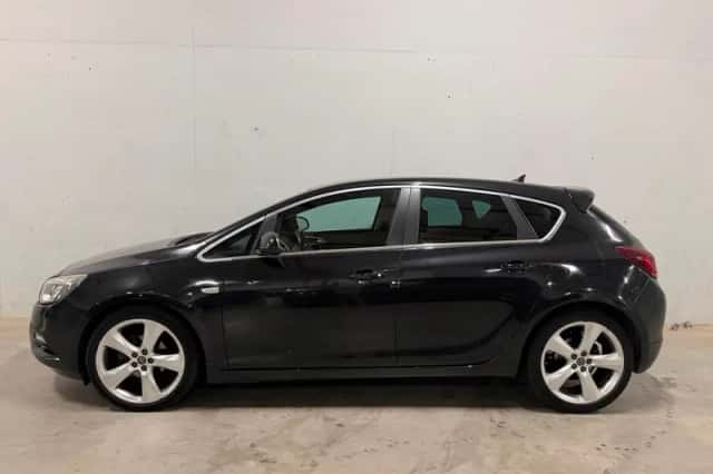 Opel Astra (2011) thumbnail 2