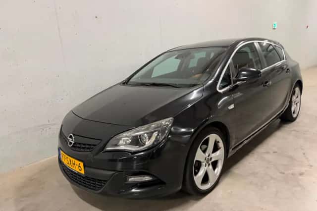 Opel Astra (2011) thumbnail 3