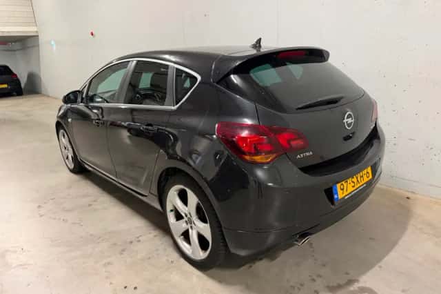 Opel Astra (2011) thumbnail 4