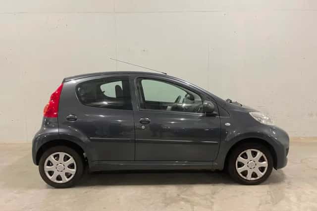 Peugeot 107 (2010) thumbnail 2