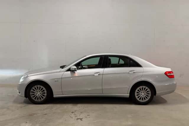 Mercedes-Benz E-Klasse (2010) thumbnail 2