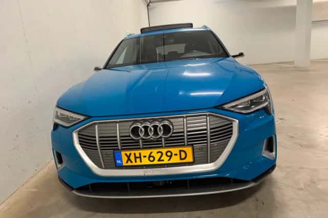Audi e-tron (2018) thumbnail 5