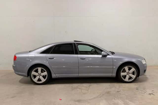 Audi A8 (2005) thumbnail 1