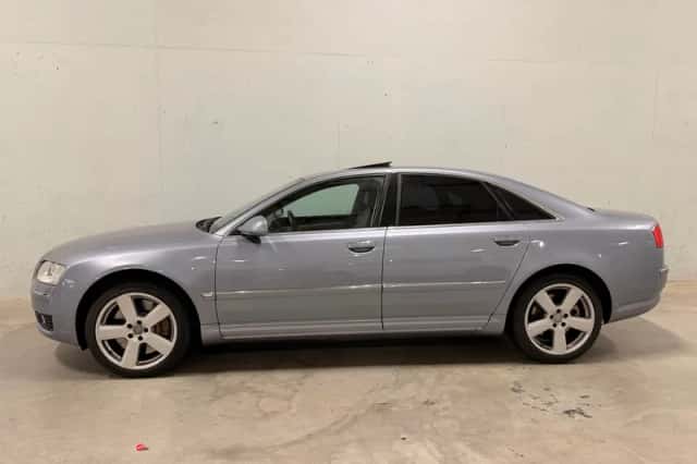 Audi A8 (2005) thumbnail 2