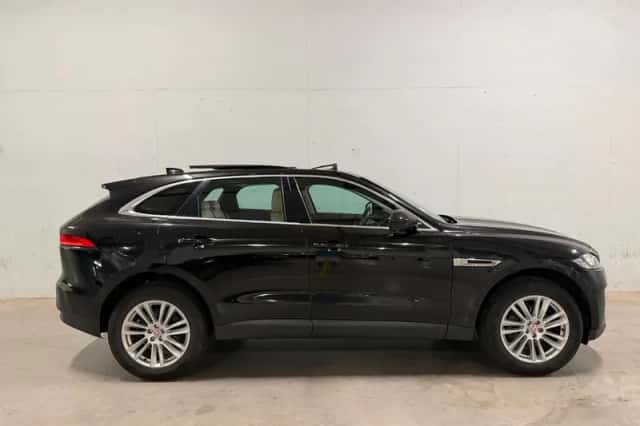 Jaguar F-Pace (2016) thumbnail 2