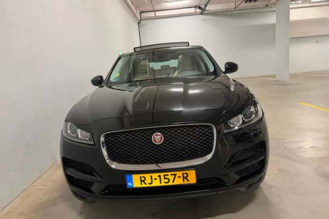 Jaguar F-Pace (2016) thumbnail 3