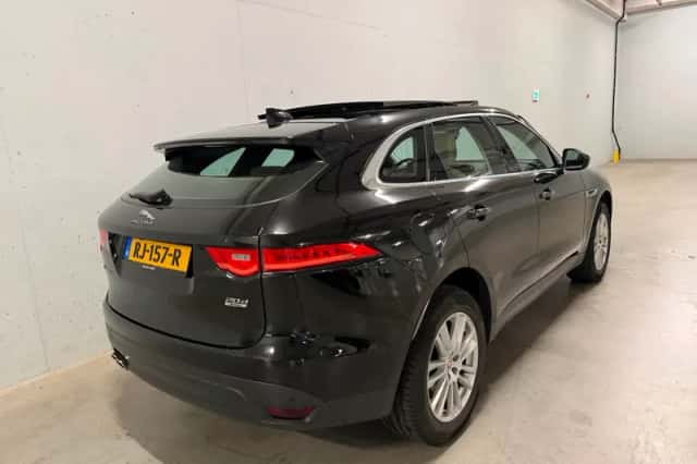 Jaguar F-Pace (2016) thumbnail 4
