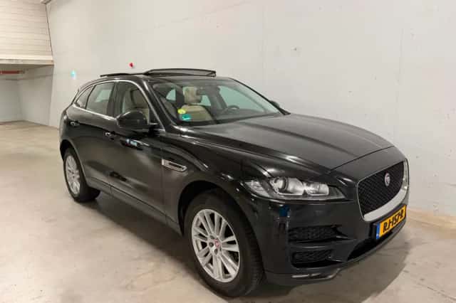 Jaguar F-Pace (2016) thumbnail 6