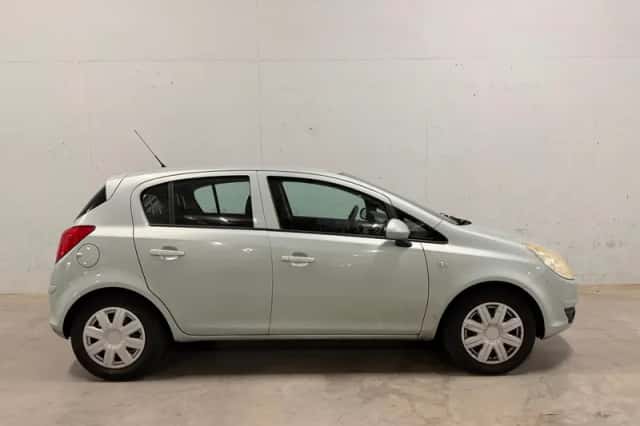 Opel Corsa (2009) thumbnail 1