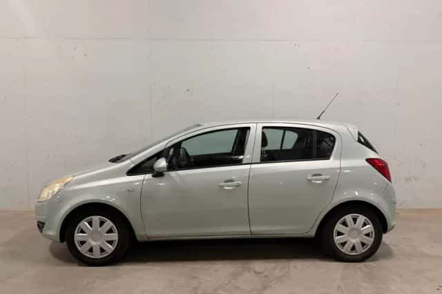 Opel Corsa (2009) thumbnail 2