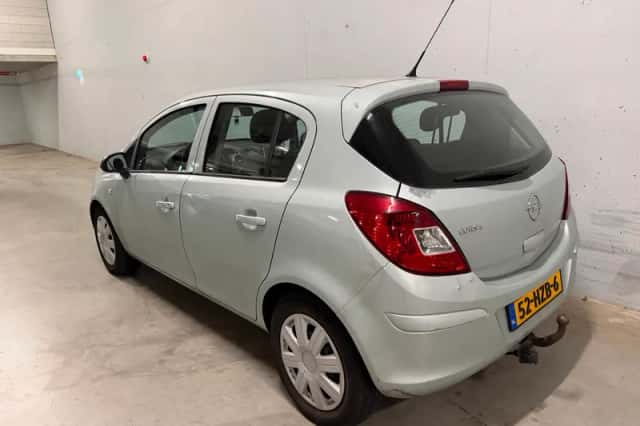 Opel Corsa (2009) thumbnail 4