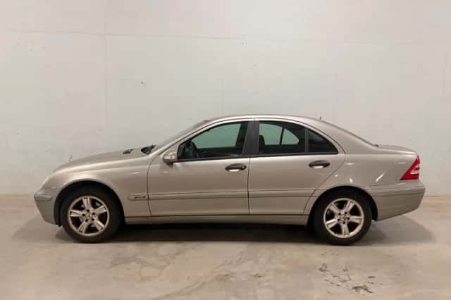 Mercedes-Benz C-Klasse (2004) thumbnail 1
