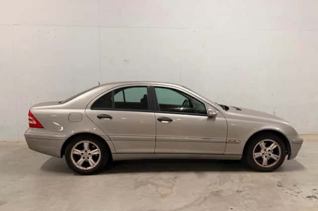 Mercedes-Benz C-Klasse (2004) thumbnail 2