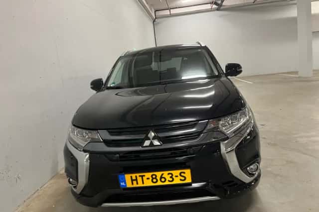 Mitsubishi Outlander (2015) thumbnail 4