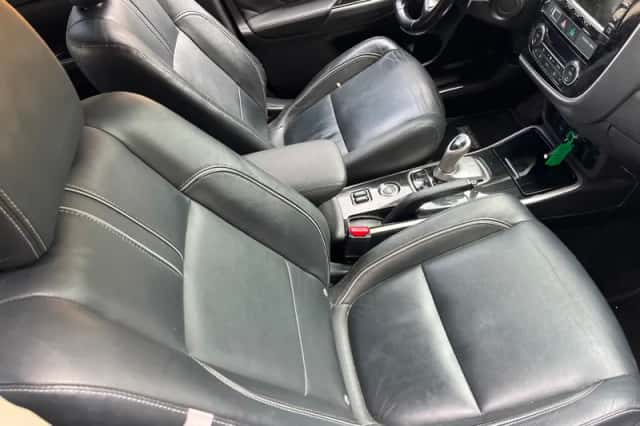 Mitsubishi Outlander (2015) thumbnail 6