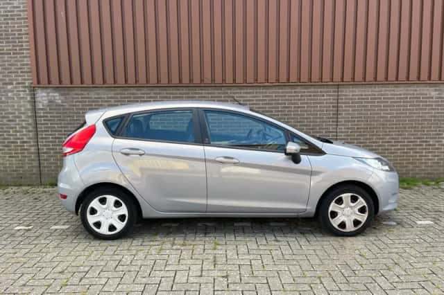 Ford Fiesta (2012) thumbnail 1