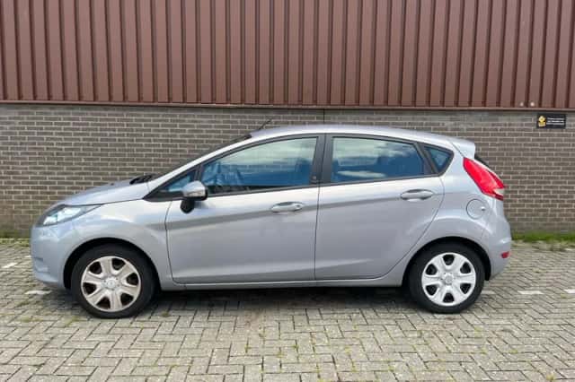 Ford Fiesta (2012) thumbnail 2
