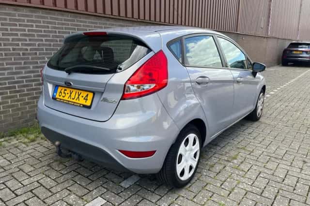 Ford Fiesta (2012) thumbnail 3