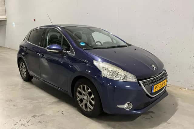 Peugeot 208 (2012) thumbnail 4