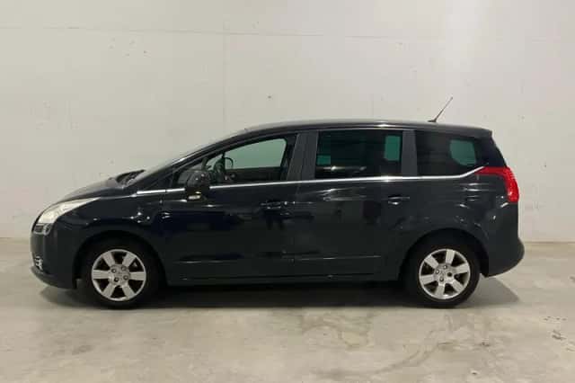 Peugeot 5008 (2011) thumbnail 1