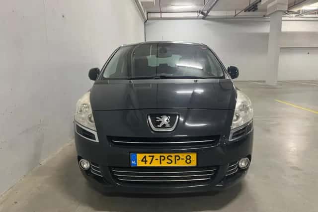 Peugeot 5008 (2011) thumbnail 3