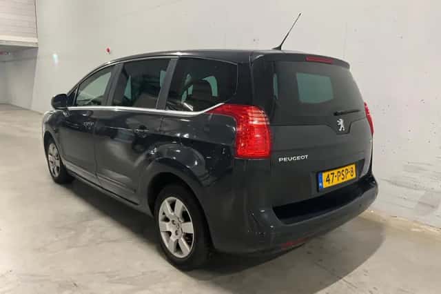 Peugeot 5008 (2011) thumbnail 5