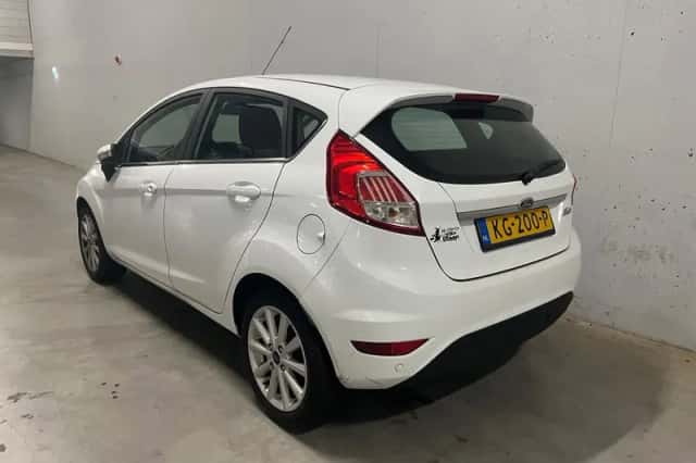 Ford Fiesta (2016) thumbnail 3