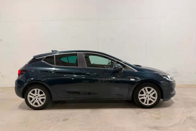 Opel Astra (2018) thumbnail 1