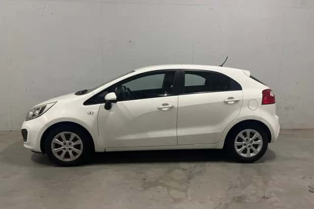 Kia Rio (2012) thumbnail 2