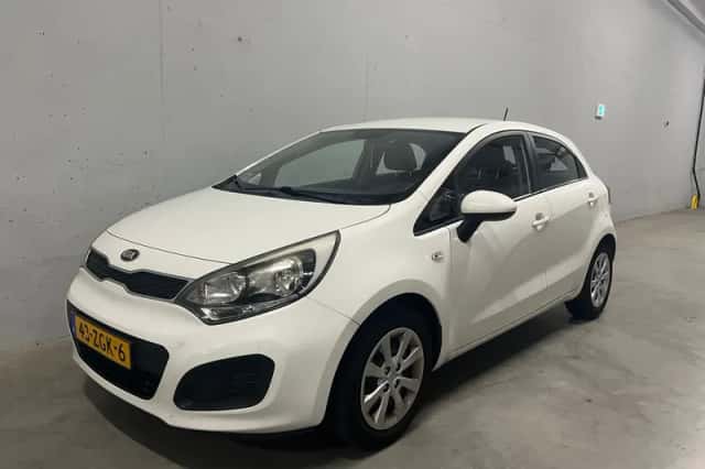 Kia Rio (2012) thumbnail 3