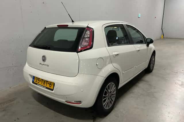 Fiat Punto (2012) thumbnail 2
