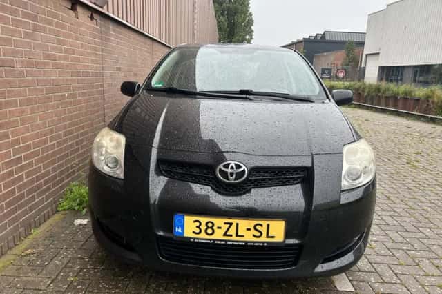 Toyota Auris (2008) thumbnail 3