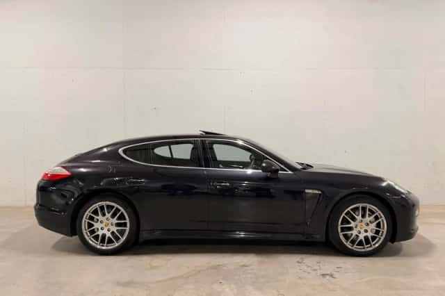 Porsche Panamera (2010) thumbnail 1