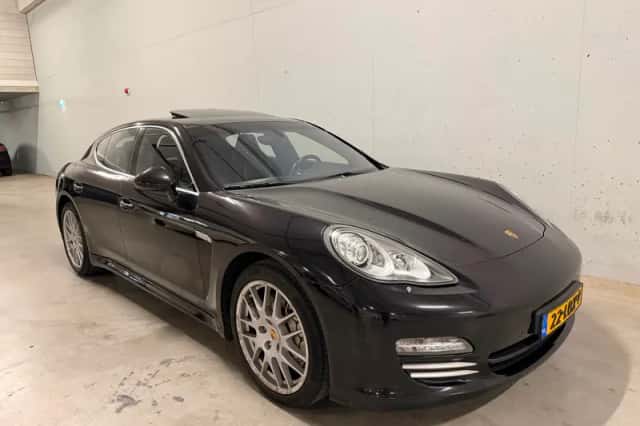 Porsche Panamera (2010) thumbnail 3