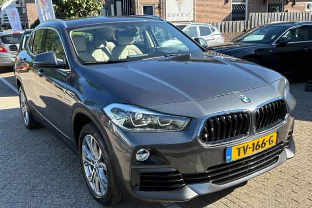 BMW X2 (2018) thumbnail 2