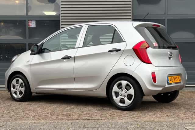 Kia Picanto (2011) thumbnail 2