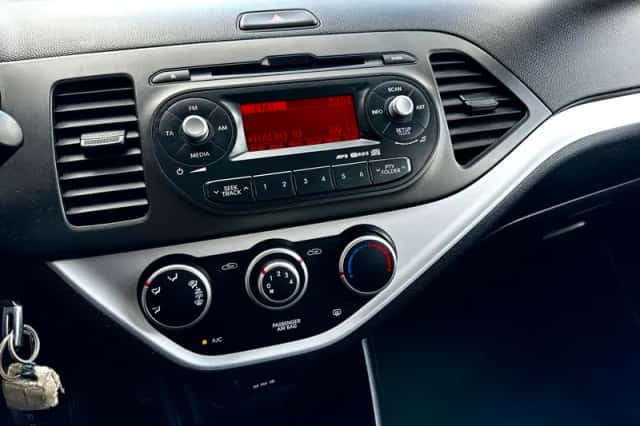 Kia Picanto (2014) thumbnail 6
