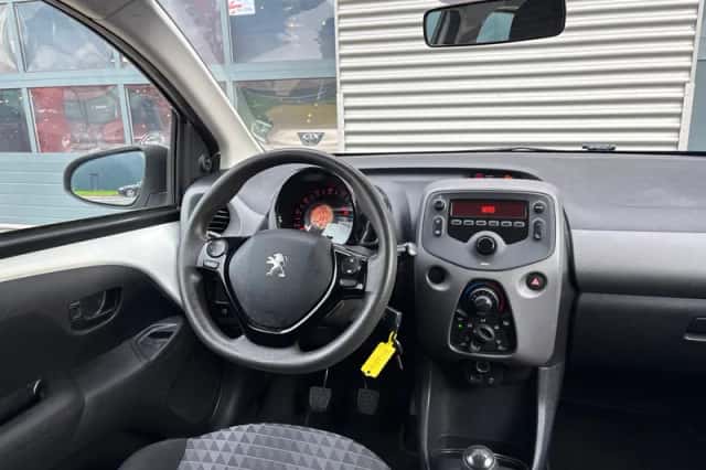 Peugeot 108 (2021) thumbnail 4