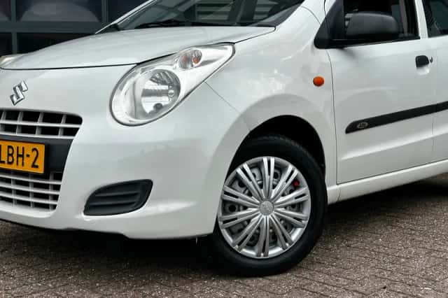 Suzuki Alto (2010) thumbnail 2