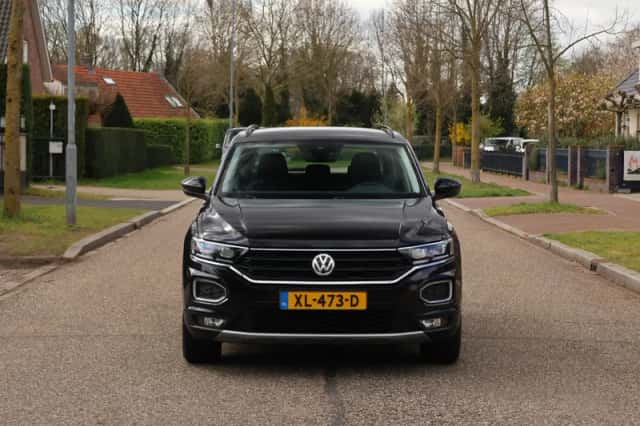 Volkswagen T-Roc (2018) thumbnail 3
