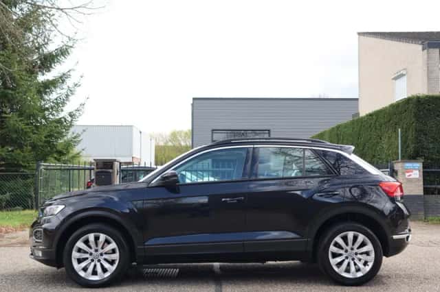 Volkswagen T-Roc (2018) thumbnail 4